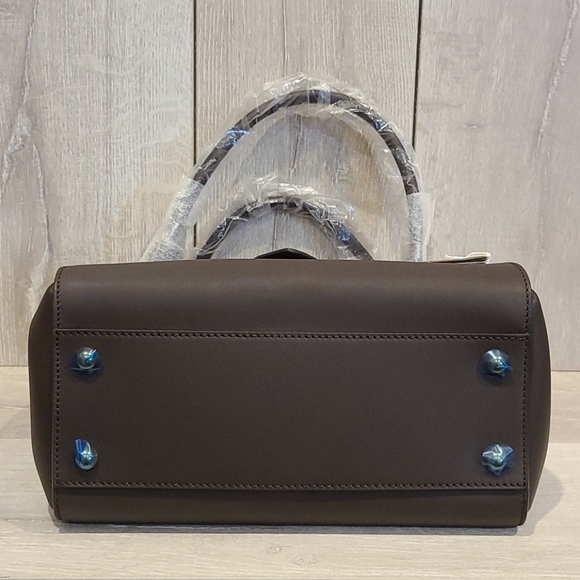 AUTHENTIC BURBERRY BUCKLE TOTE - Picture 5 of 16